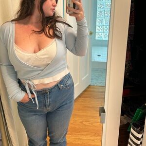 LIGHT BLUE CROPPED WRAP TOP